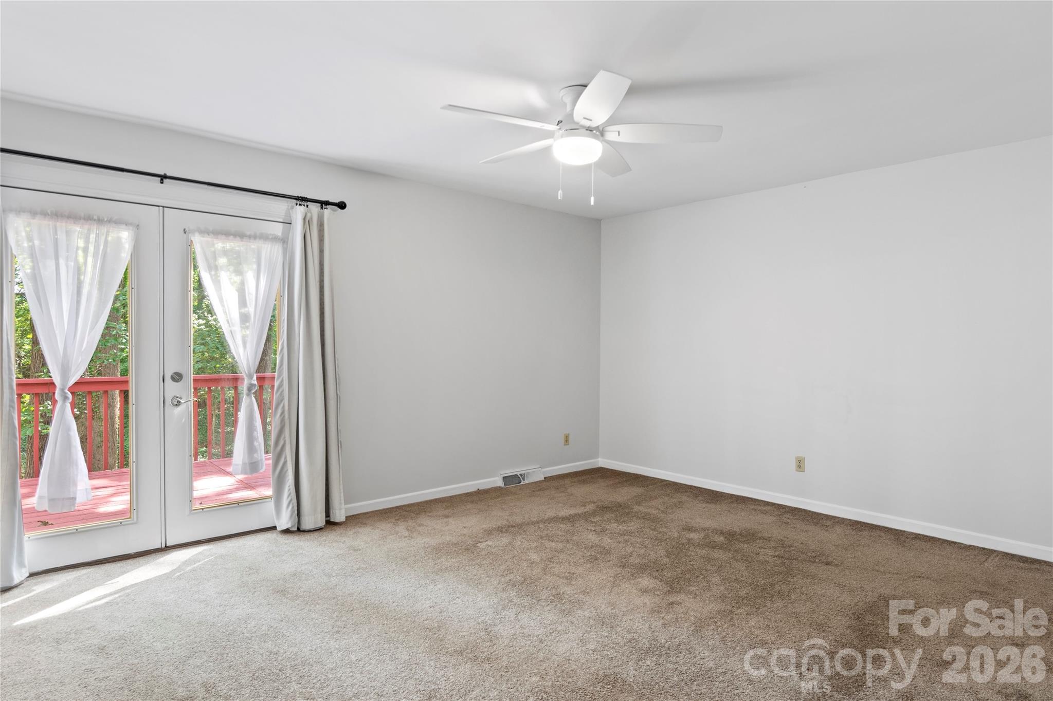 1106 Kelwyn Lane — Lewisville