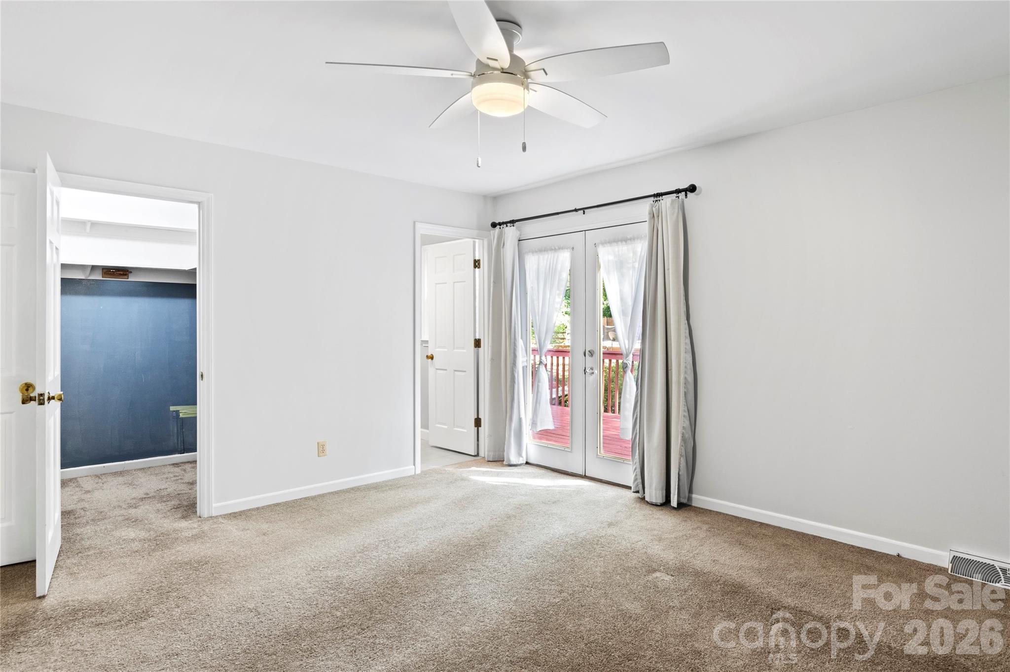 1106 Kelwyn Lane — Lewisville