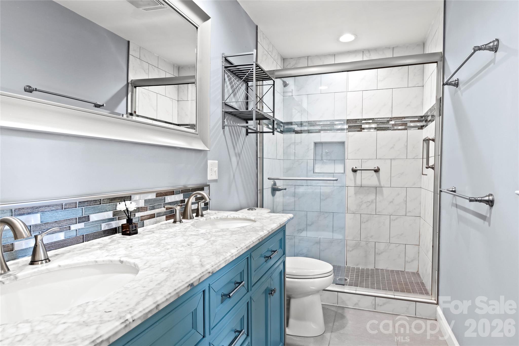 1106 Kelwyn Lane — Lewisville