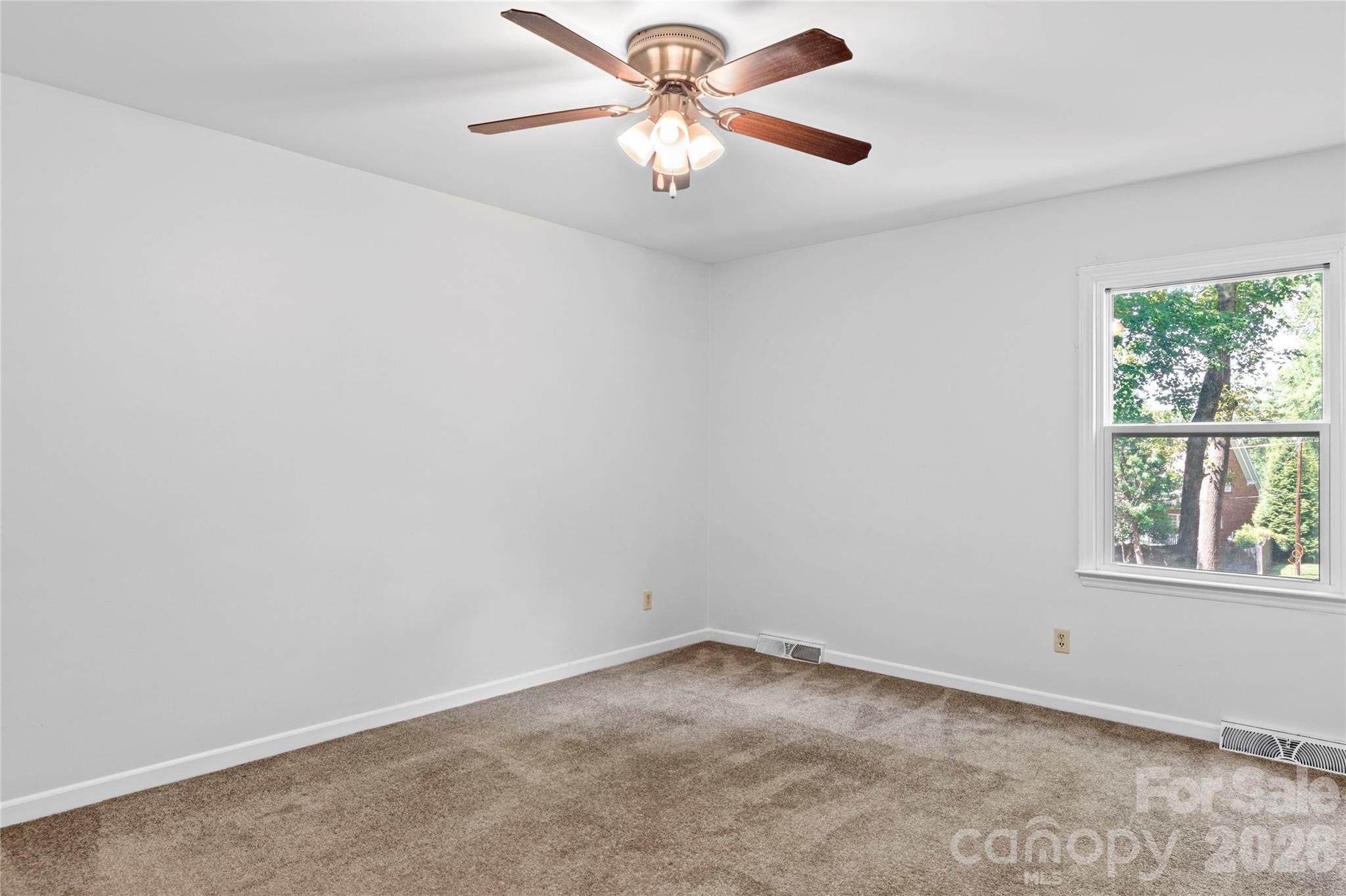 1106 Kelwyn Lane — Lewisville