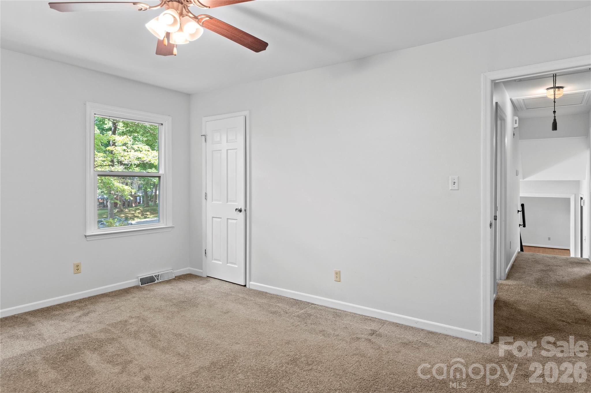 1106 Kelwyn Lane — Lewisville