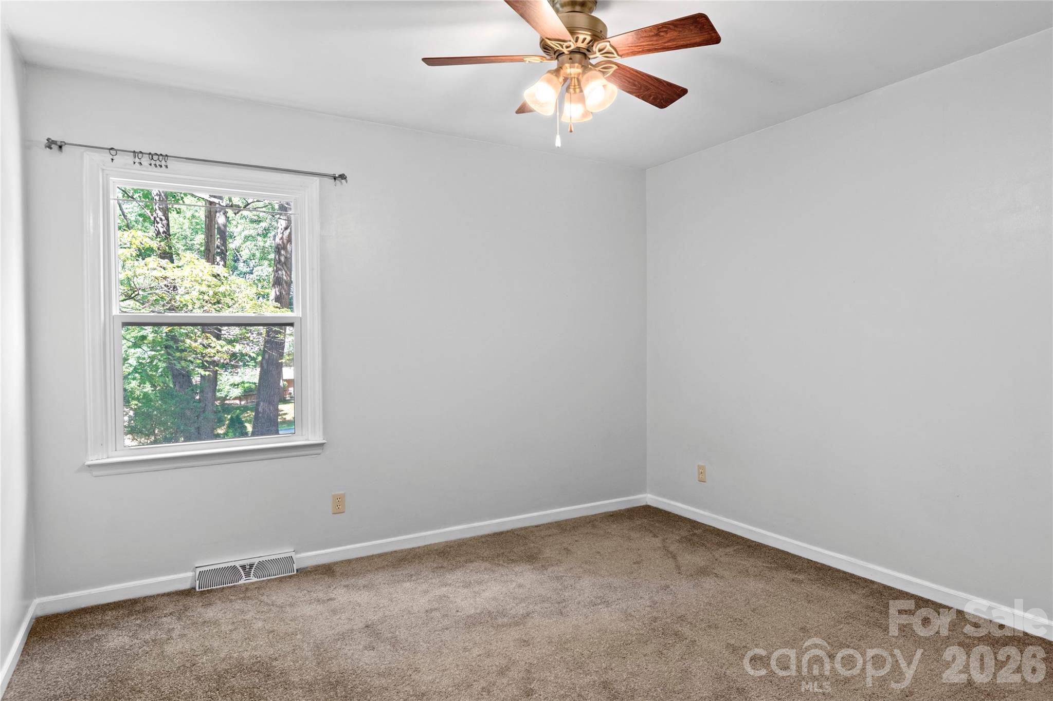 1106 Kelwyn Lane — Lewisville