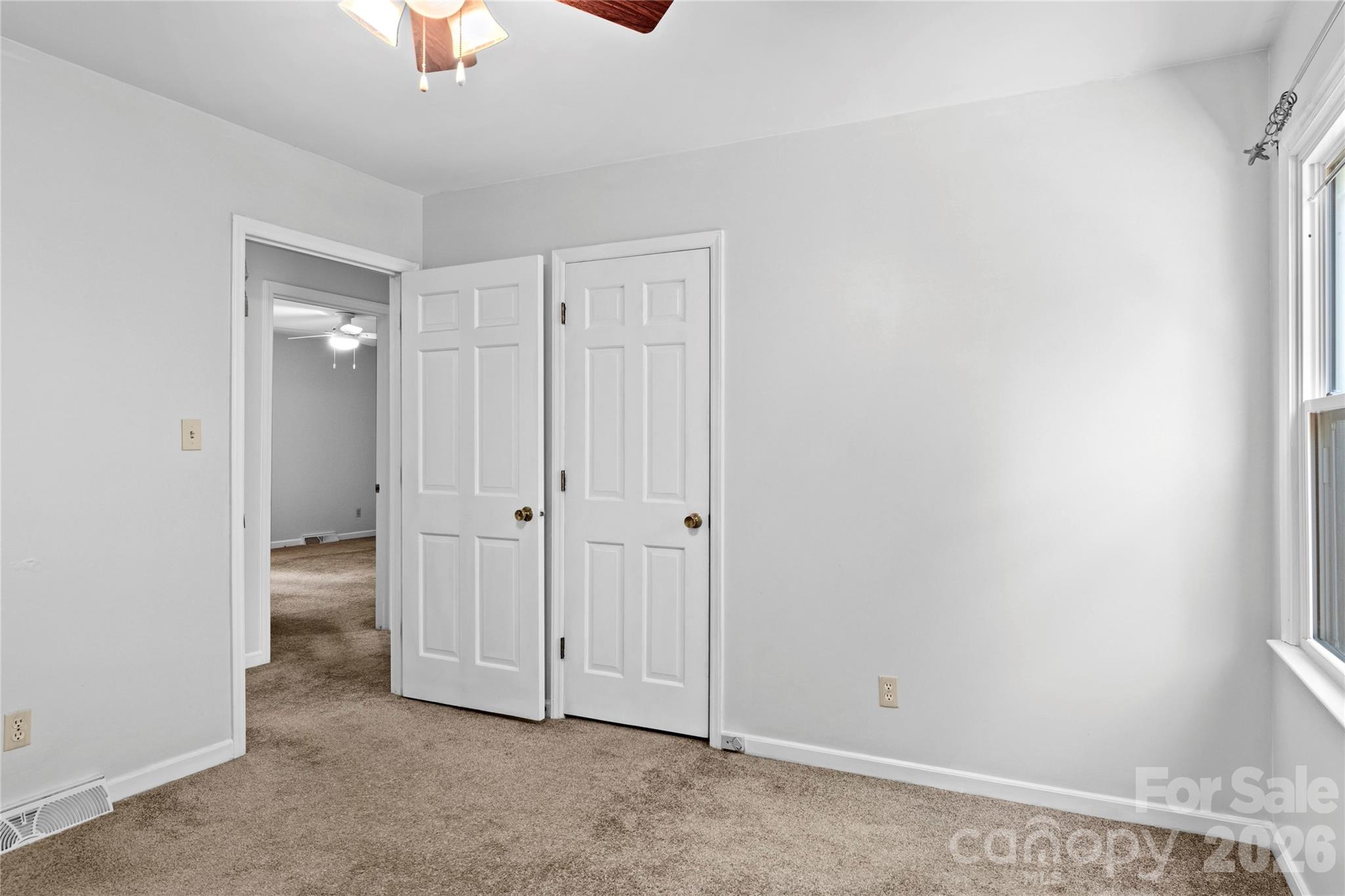 1106 Kelwyn Lane — Lewisville