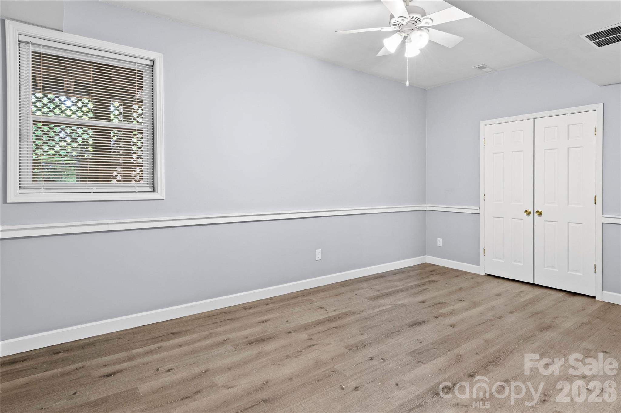 1106 Kelwyn Lane — Lewisville