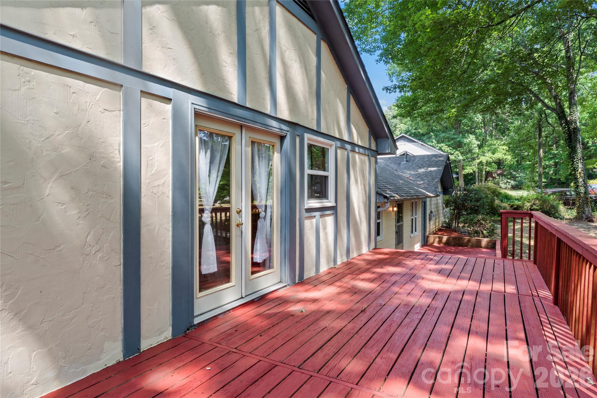1106 Kelwyn Lane — Lewisville