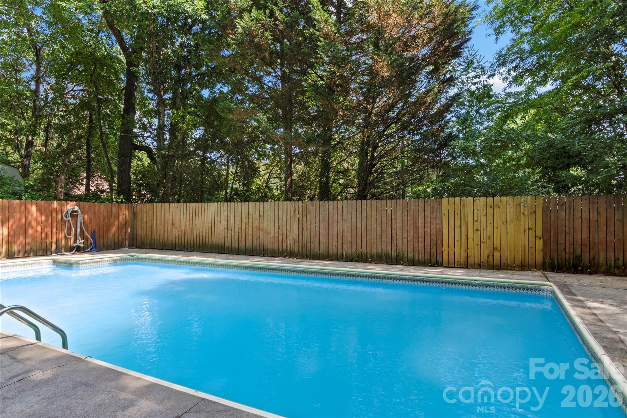 1106 Kelwyn Lane — Lewisville