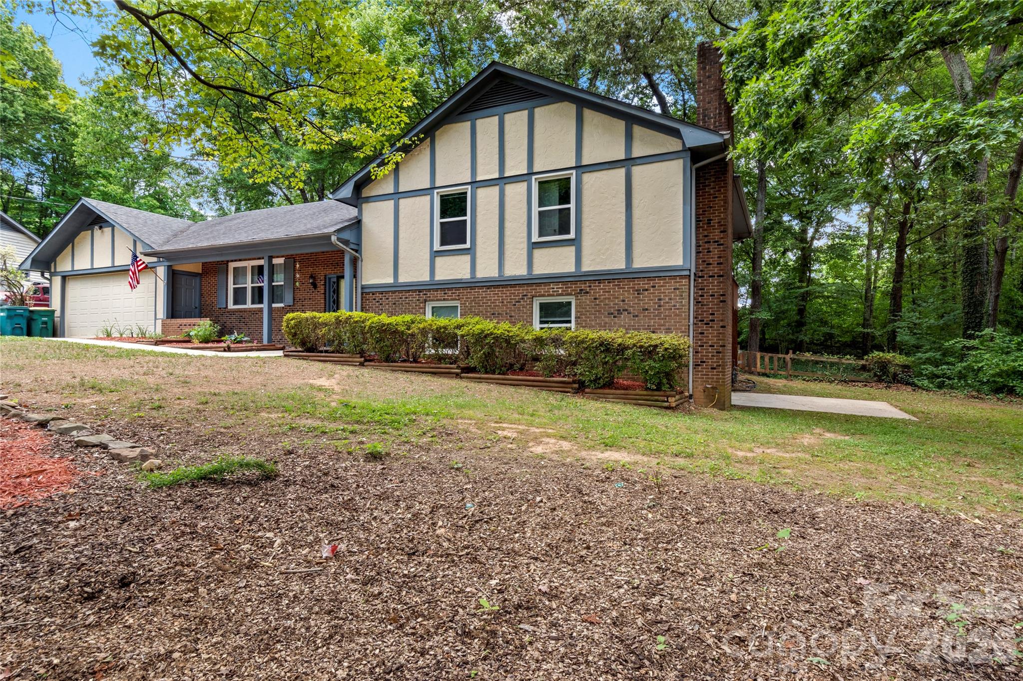 1106 Kelwyn Lane — Lewisville
