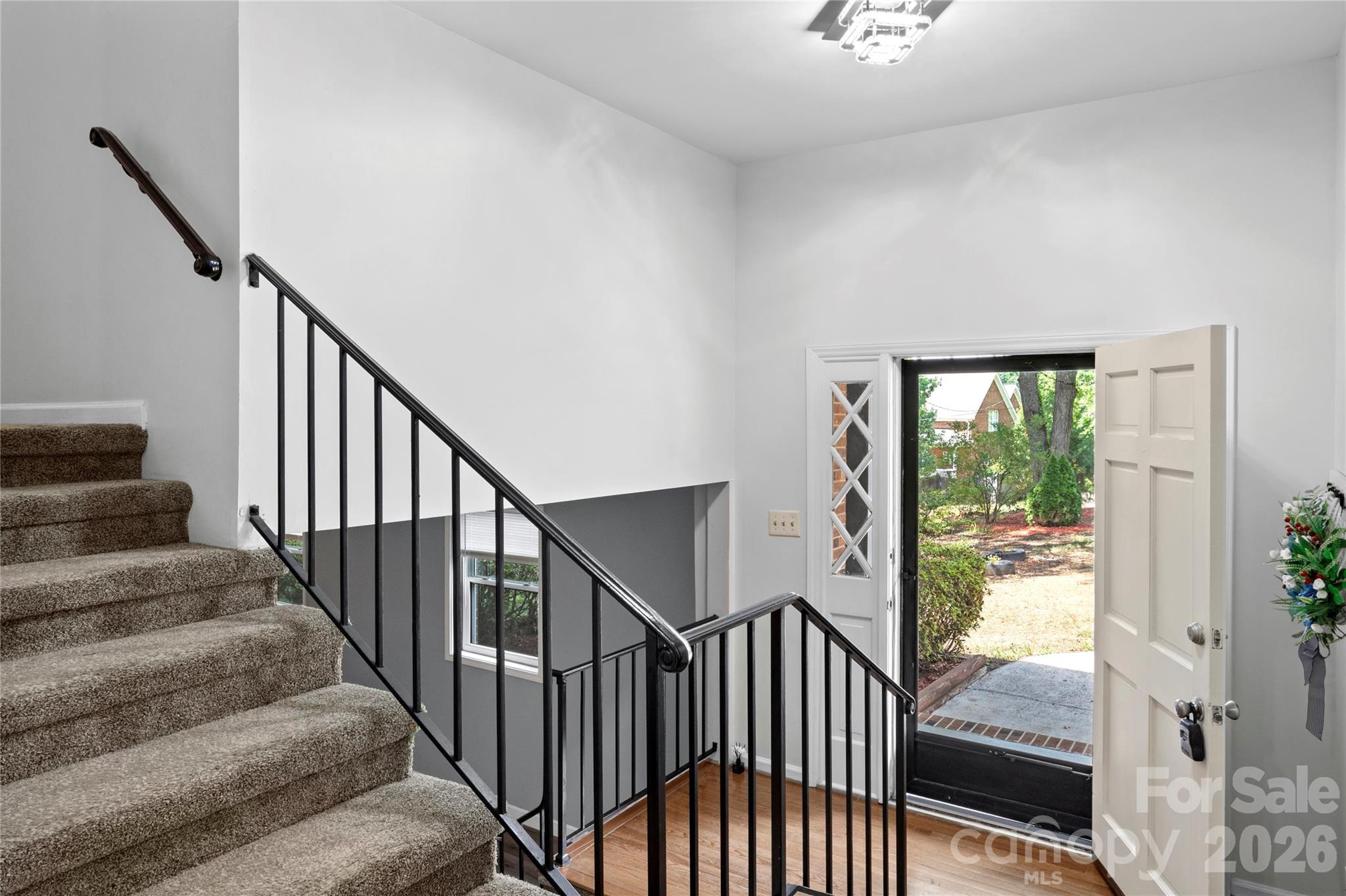 1106 Kelwyn Lane — Lewisville
