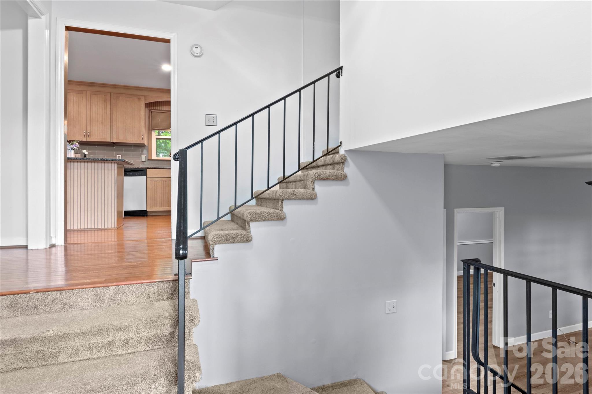 1106 Kelwyn Lane — Lewisville