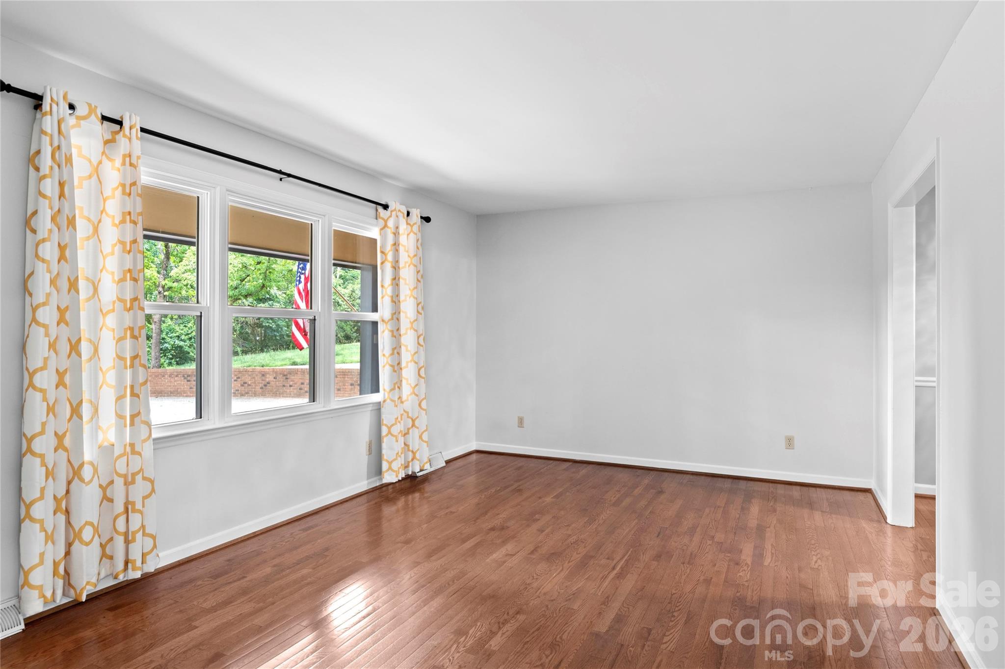 1106 Kelwyn Lane — Lewisville