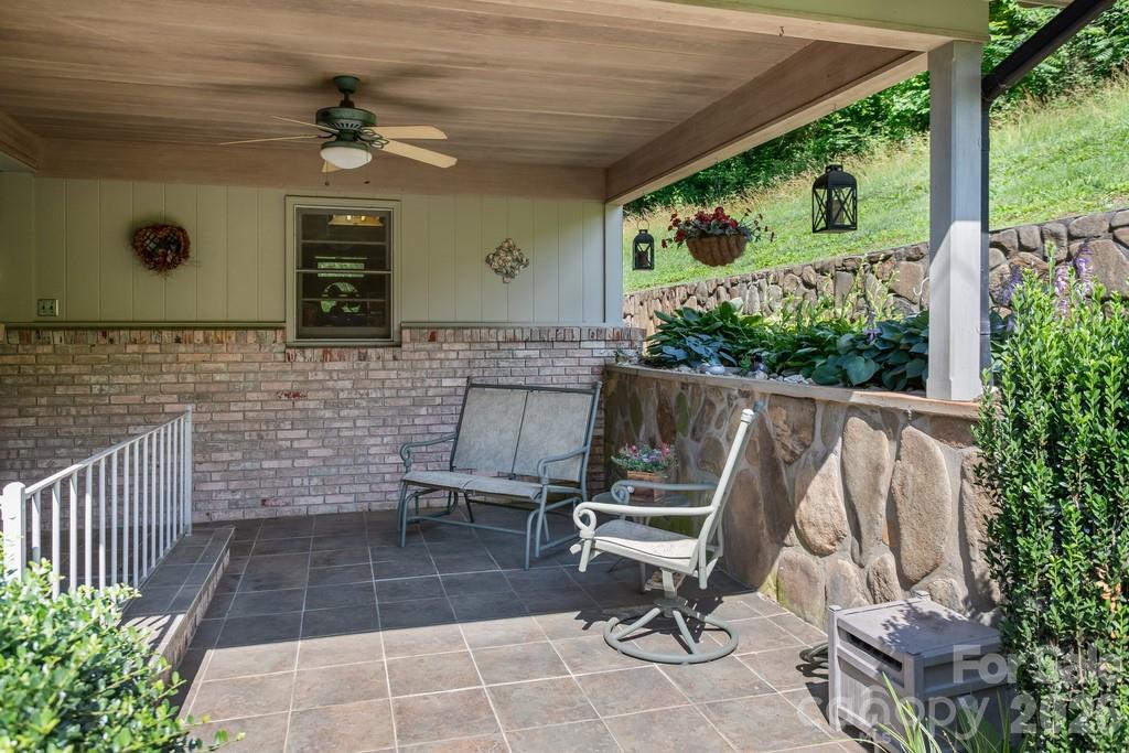 293 Dillardtown Road — Sylva
