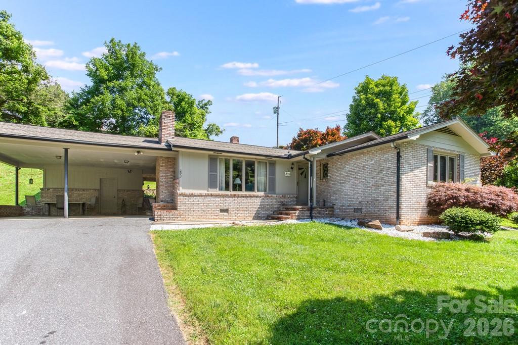 293 Dillardtown Road — Sylva