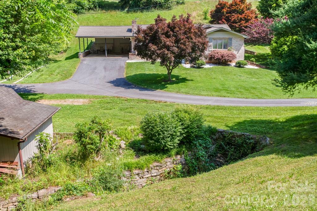 293 Dillardtown Road — Sylva
