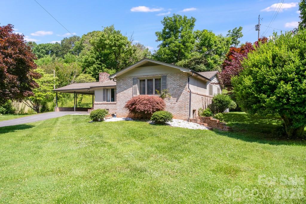 293 Dillardtown Road — Sylva
