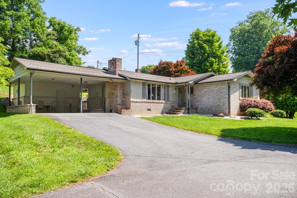 293 Dillardtown Road — Sylva