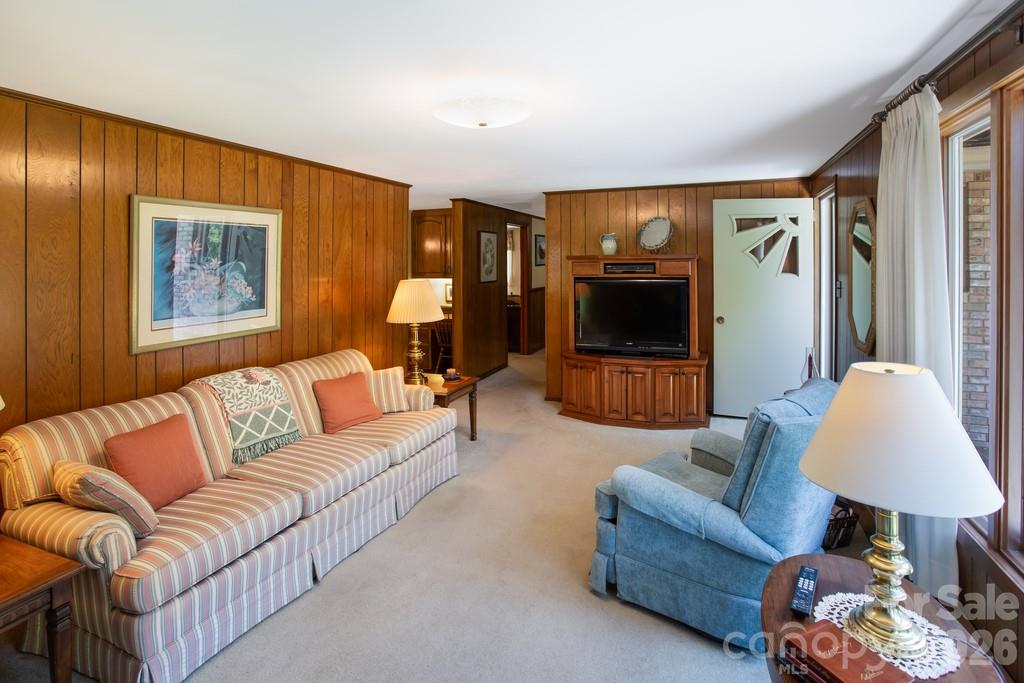 293 Dillardtown Road — Sylva