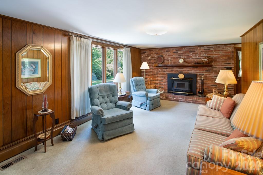 293 Dillardtown Road — Sylva