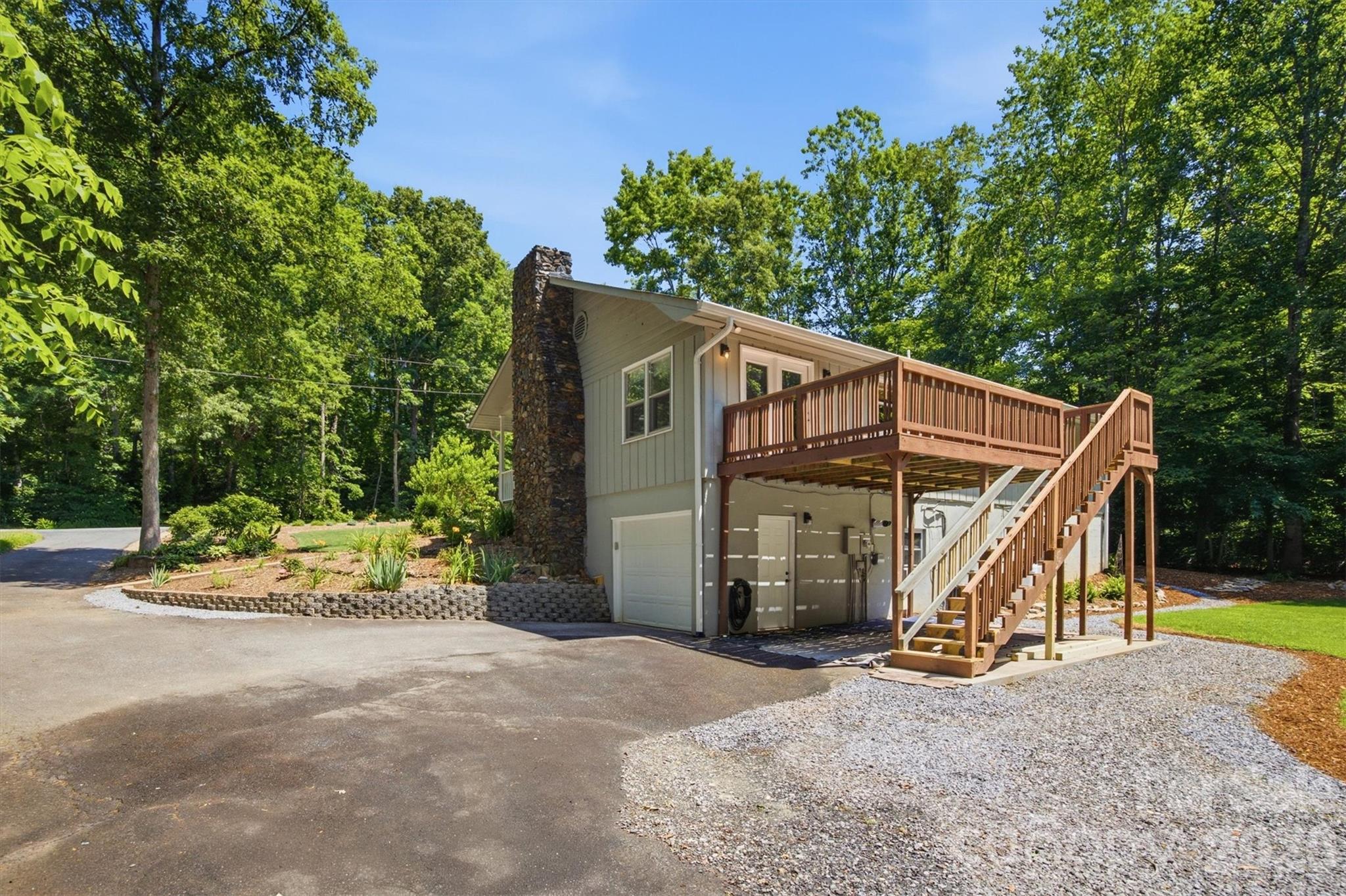104 Oakwood Drive — Morganton
