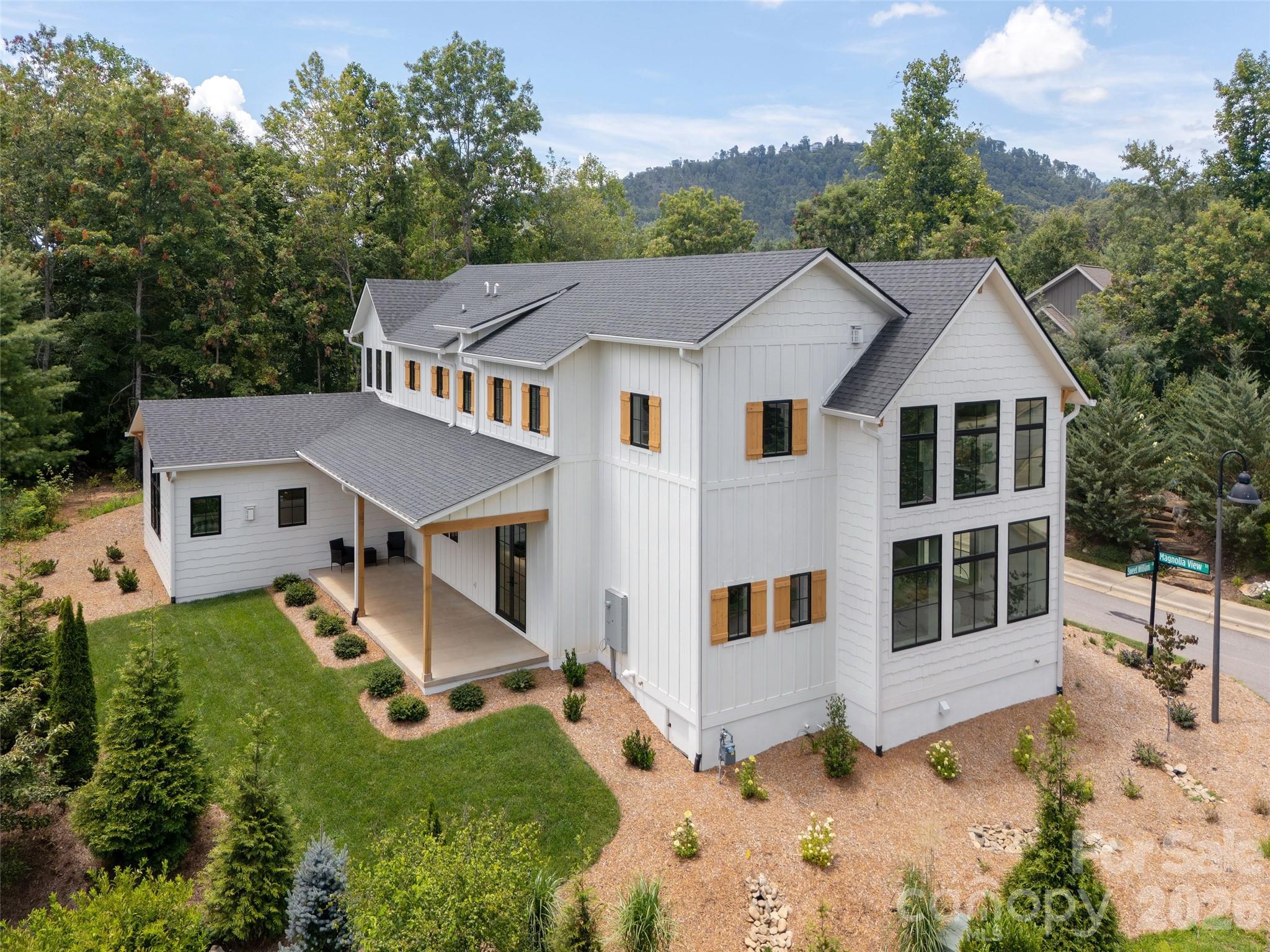 11 Magnolia View Trail — Asheville