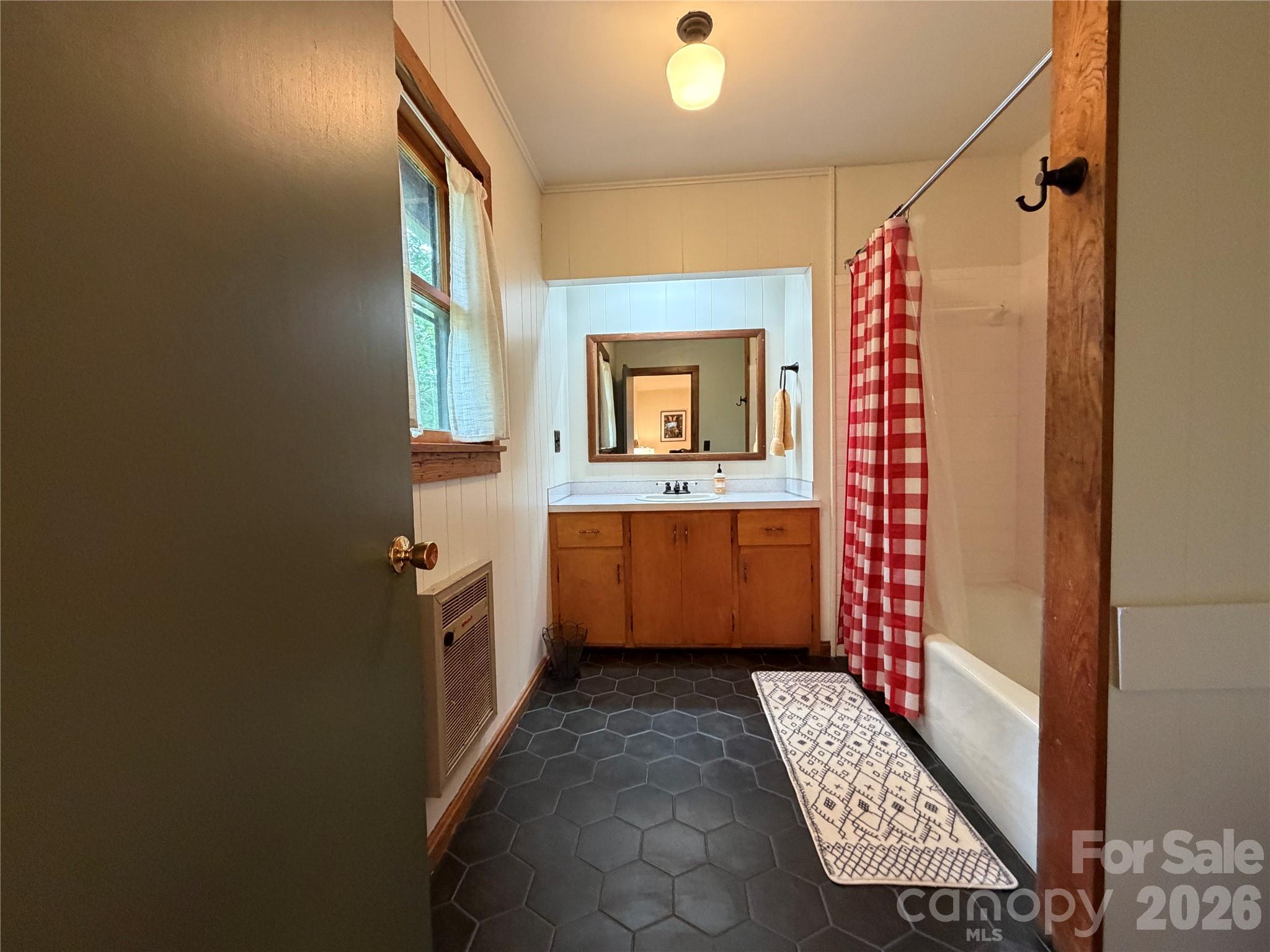 225 High Ridge Road — Little Switzerland