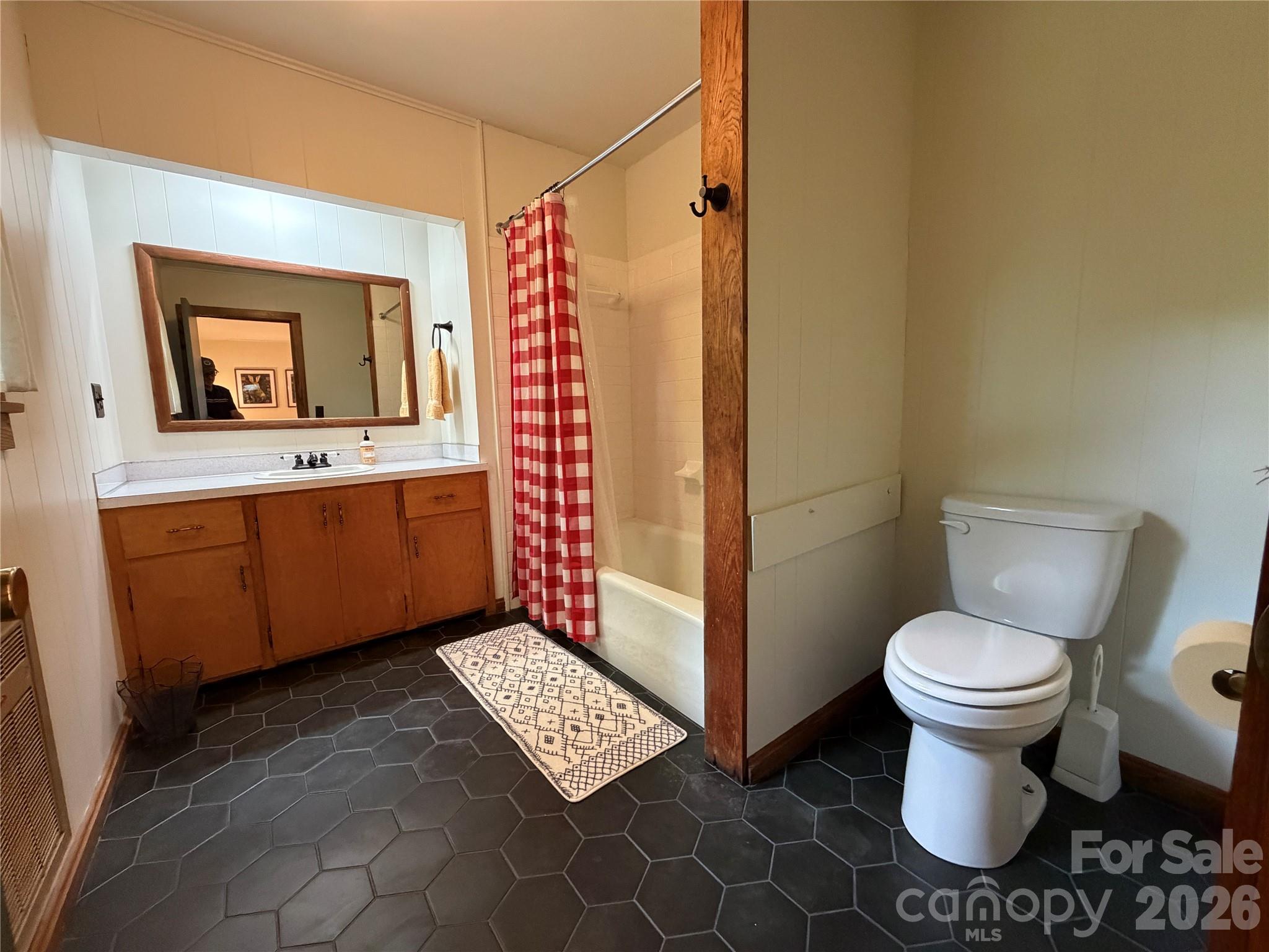 225 High Ridge Road — Little Switzerland