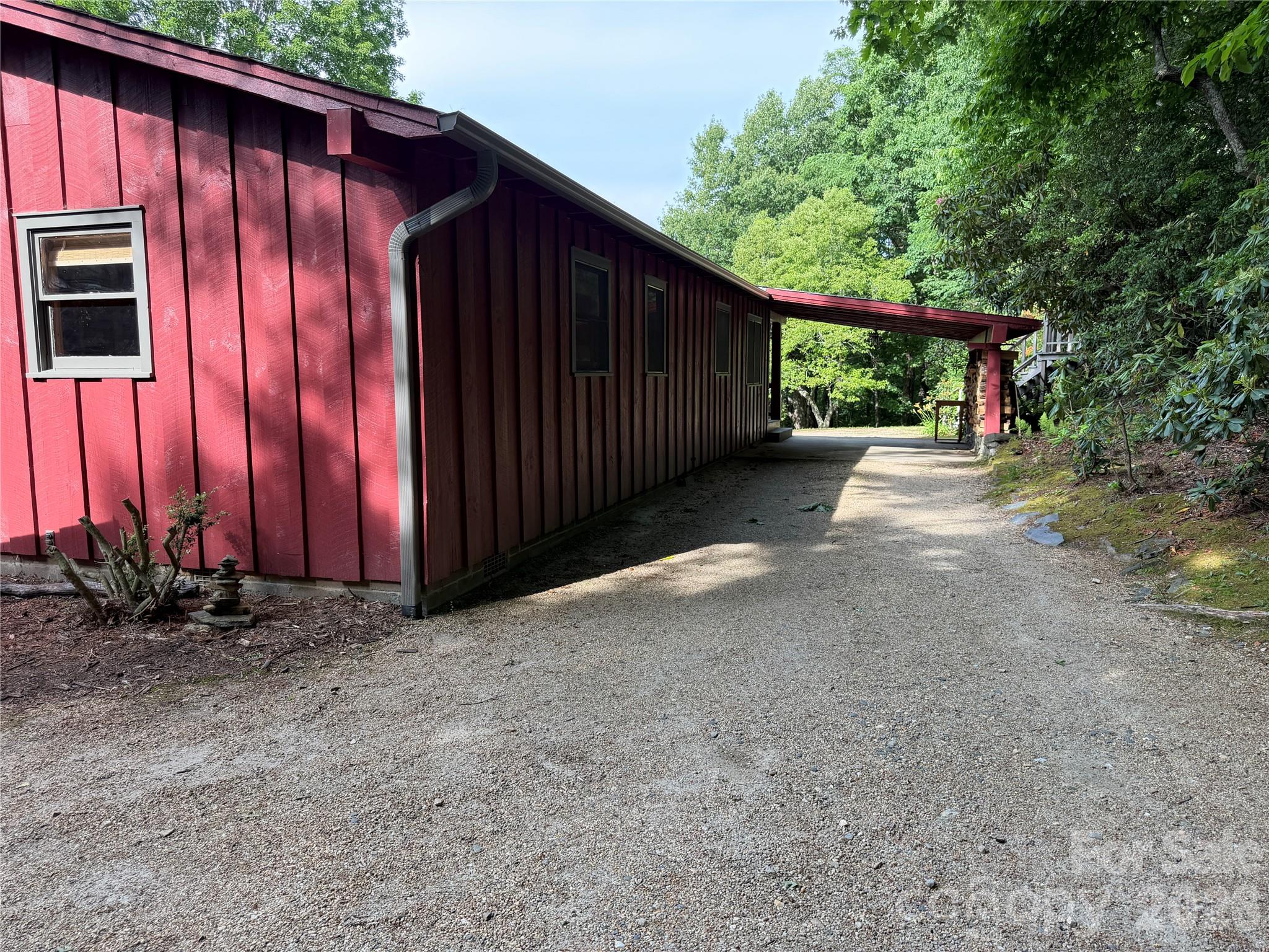 225 High Ridge Road — Little Switzerland