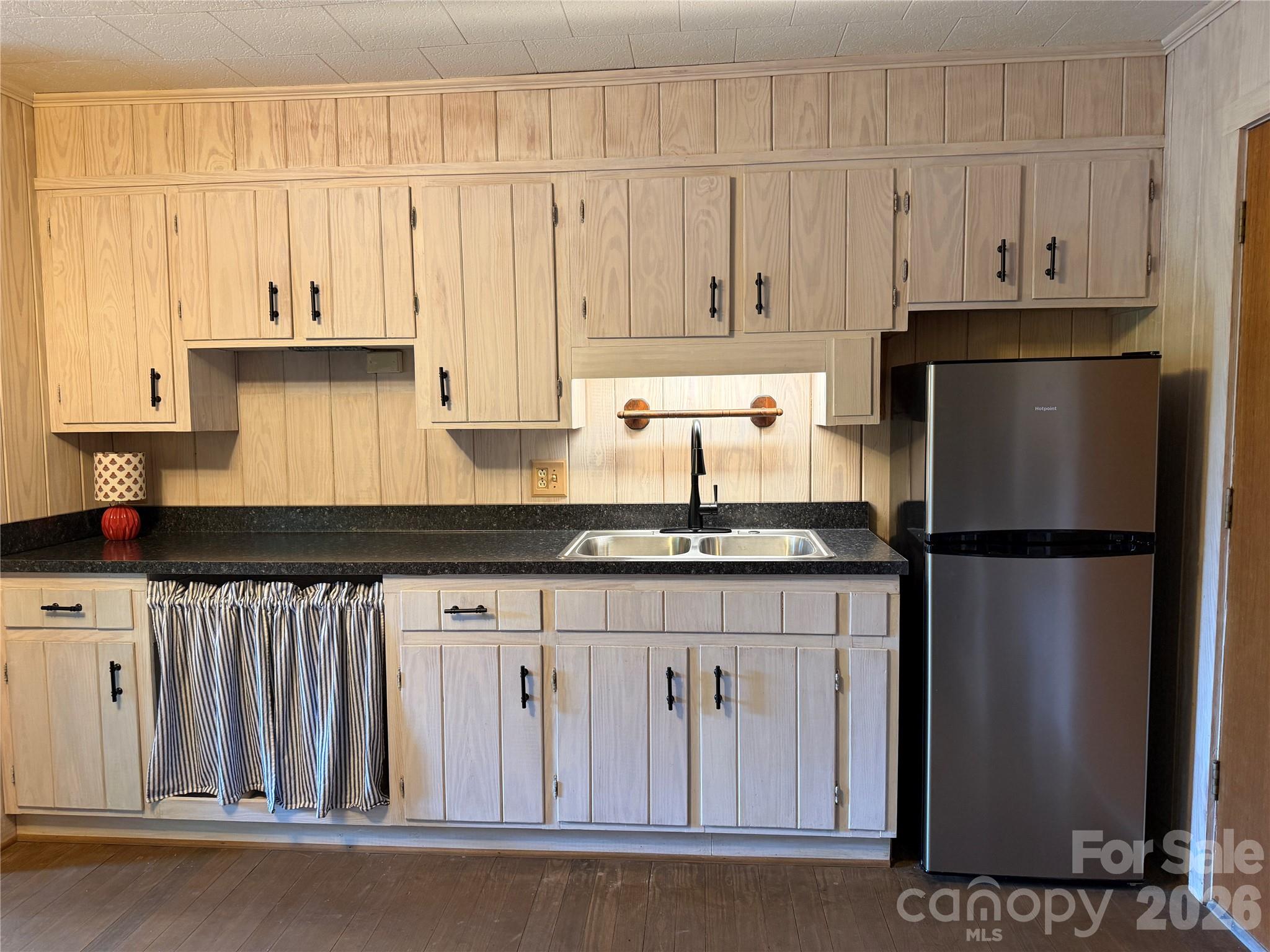 225 High Ridge Road — Little Switzerland