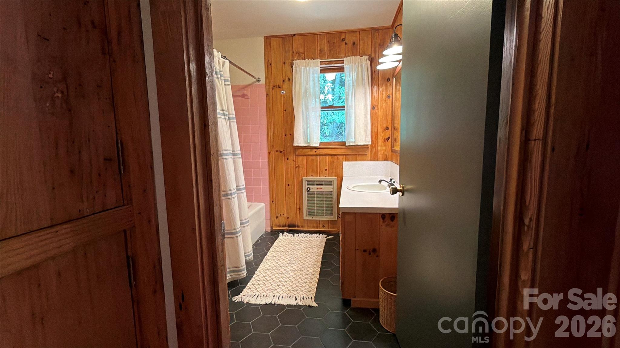 225 High Ridge Road — Little Switzerland