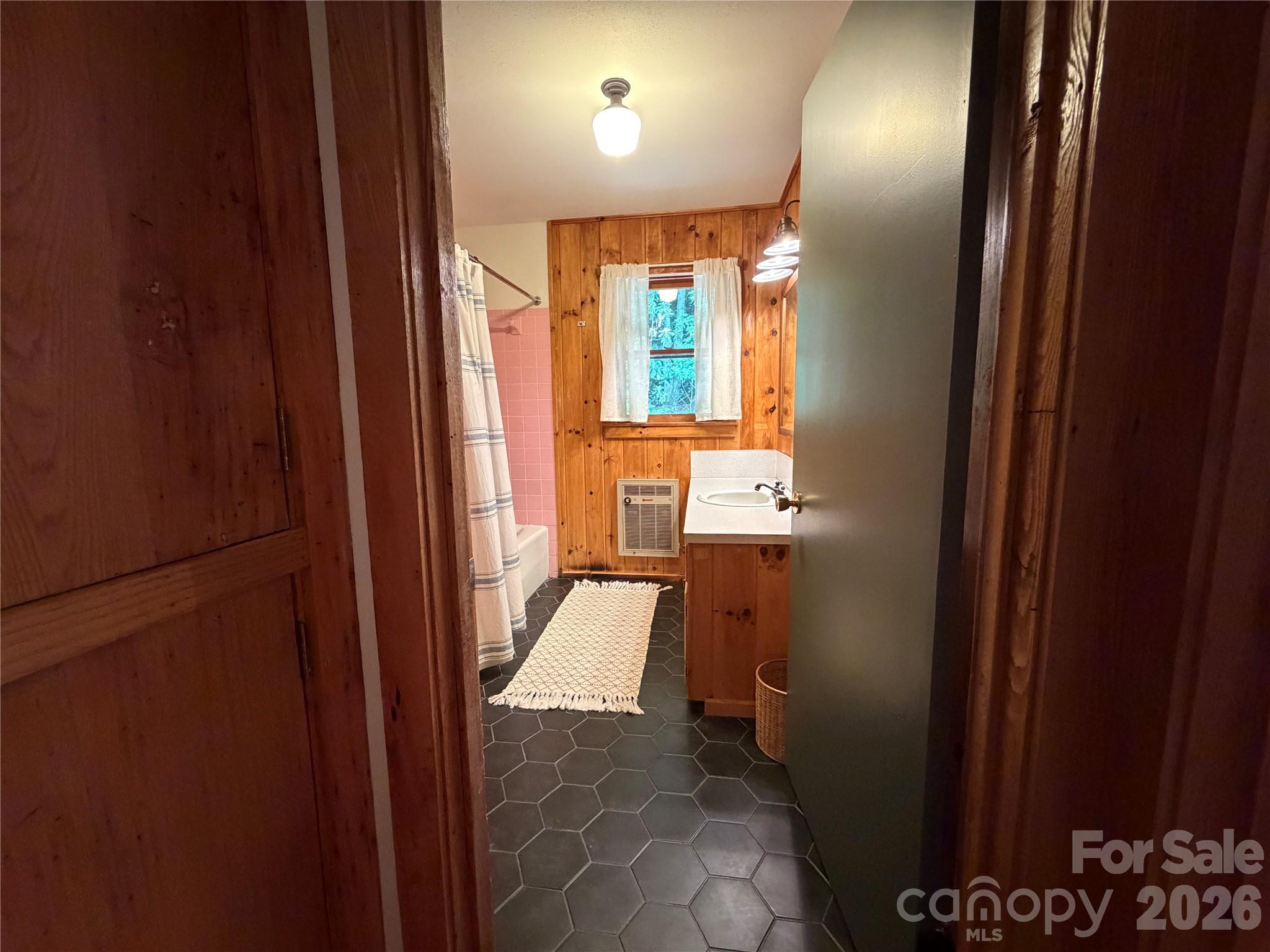 225 High Ridge Road — Little Switzerland