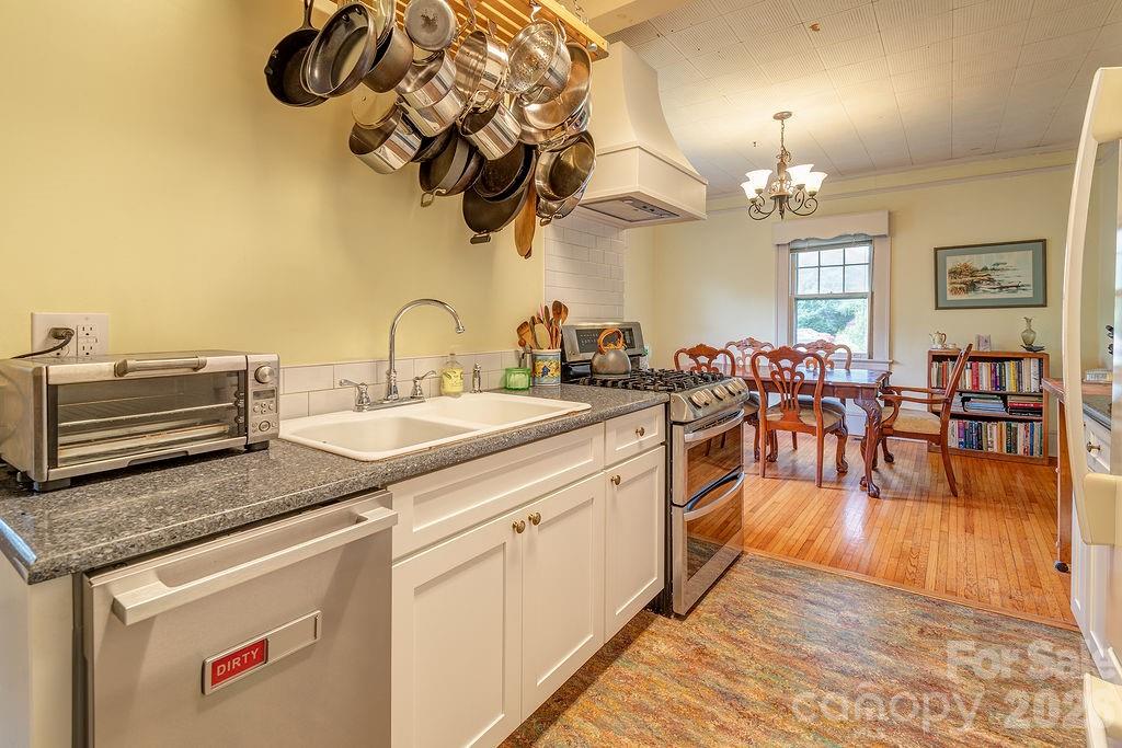 133 Westwood Place — Asheville