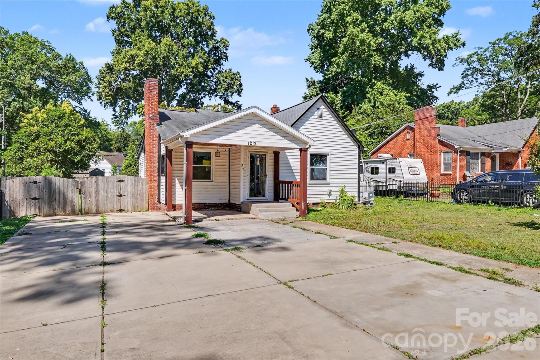 1212 Meadow Lane Lane — Charlotte