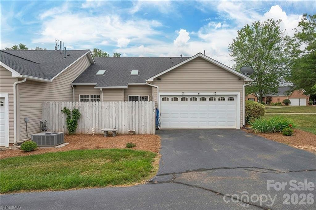 195 Stadium Oaks Drive — Clemmons