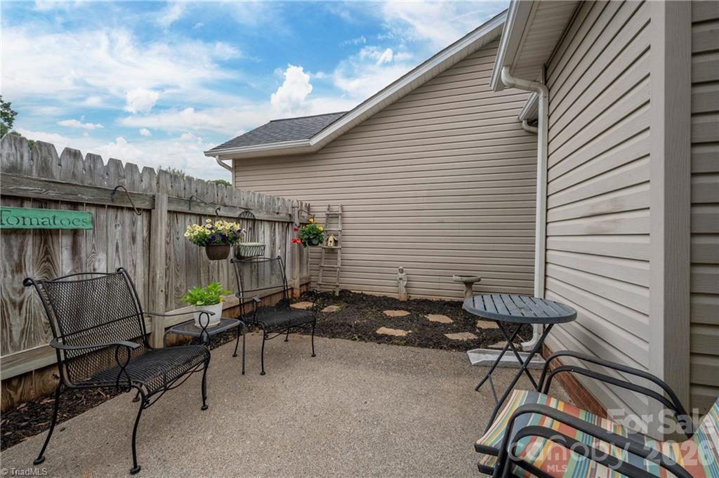 195 Stadium Oaks Drive — Clemmons