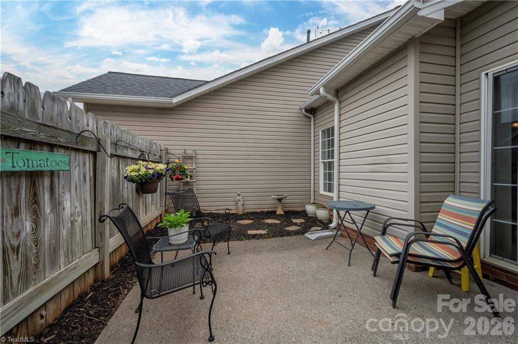 195 Stadium Oaks Drive — Clemmons