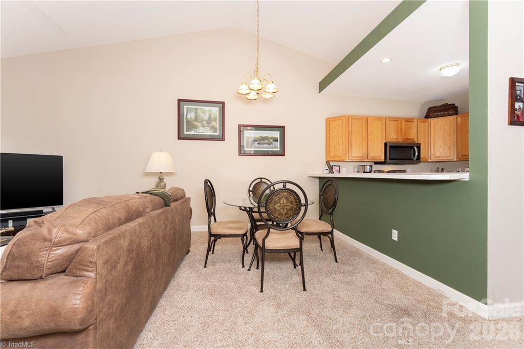 195 Stadium Oaks Drive — Clemmons