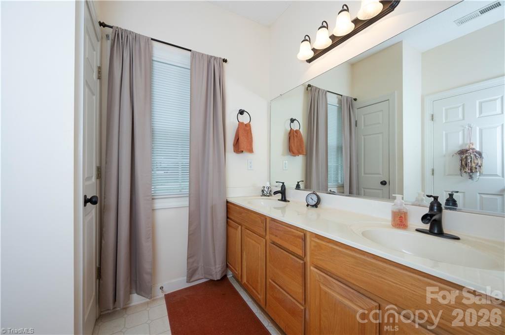 195 Stadium Oaks Drive — Clemmons