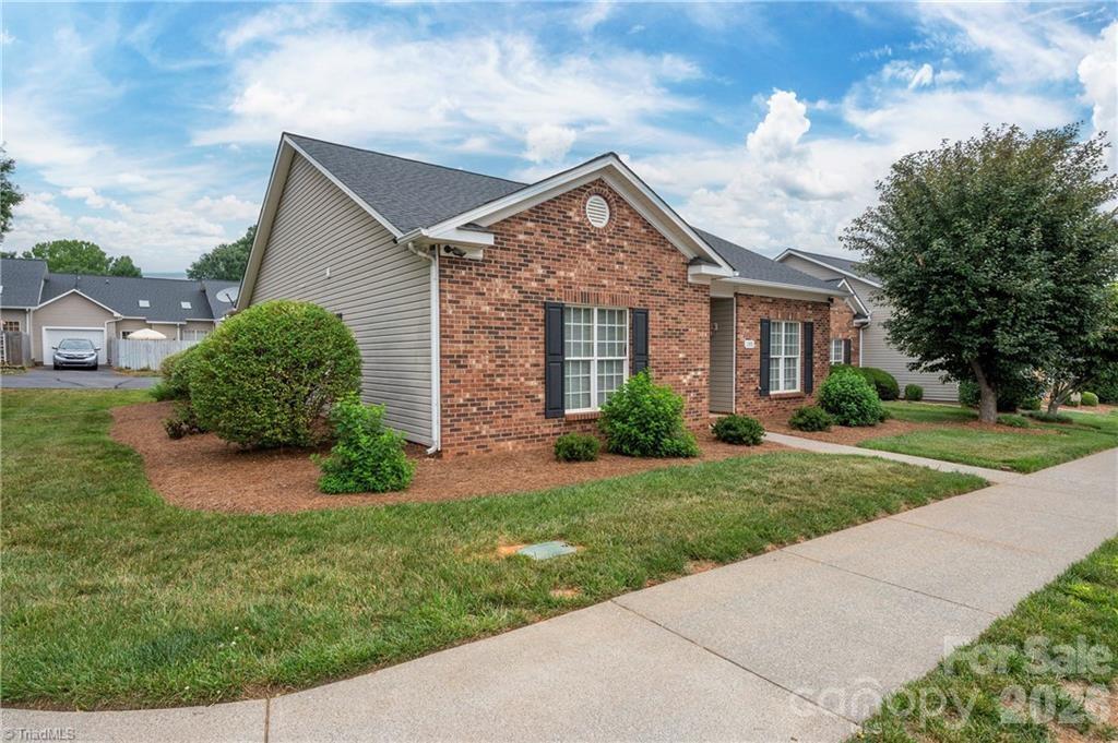 195 Stadium Oaks Drive — Clemmons