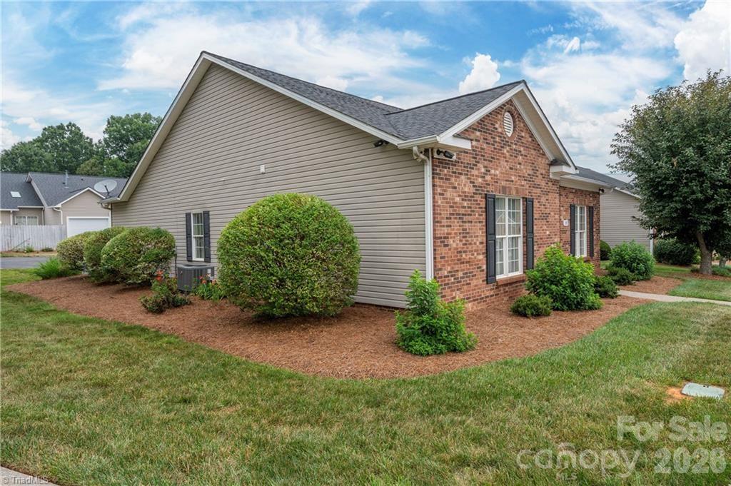 195 Stadium Oaks Drive — Clemmons