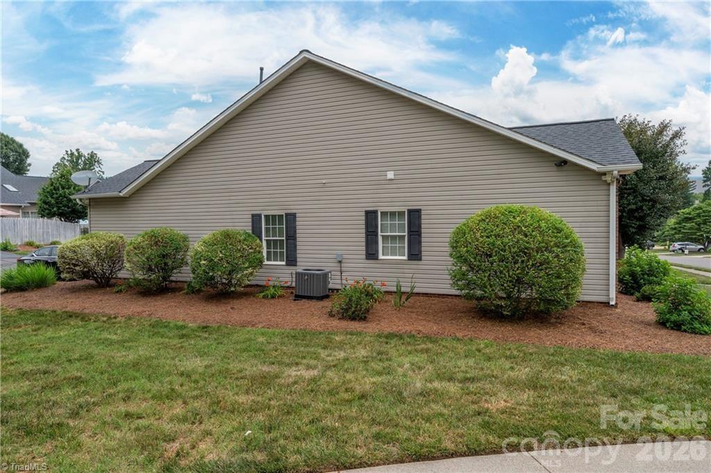 195 Stadium Oaks Drive — Clemmons