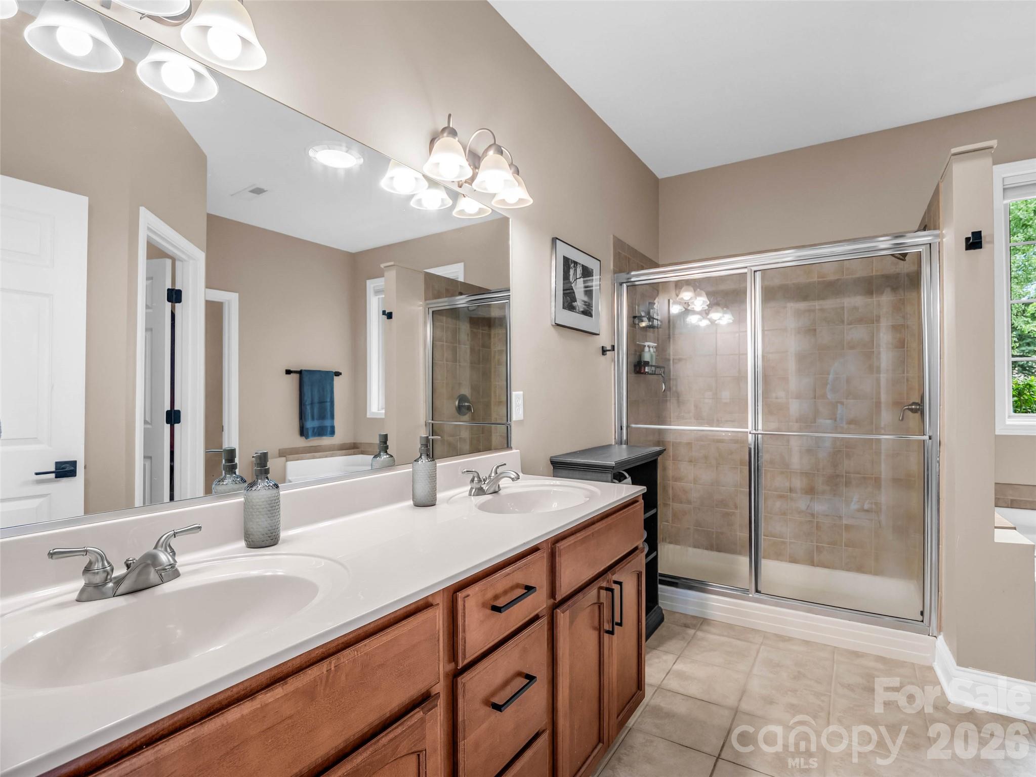 17 Black Iron Lane — Hendersonville
