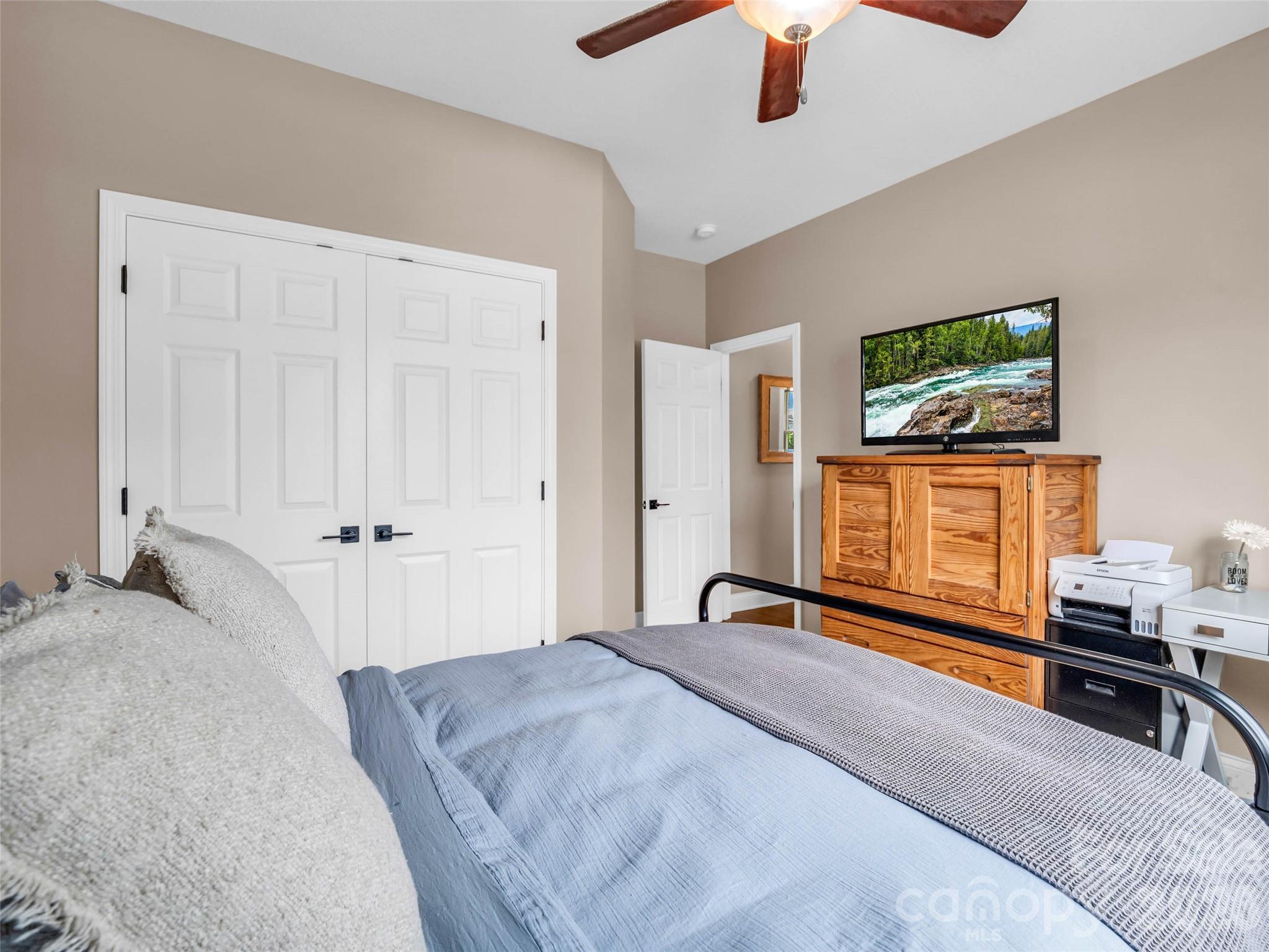 17 Black Iron Lane — Hendersonville