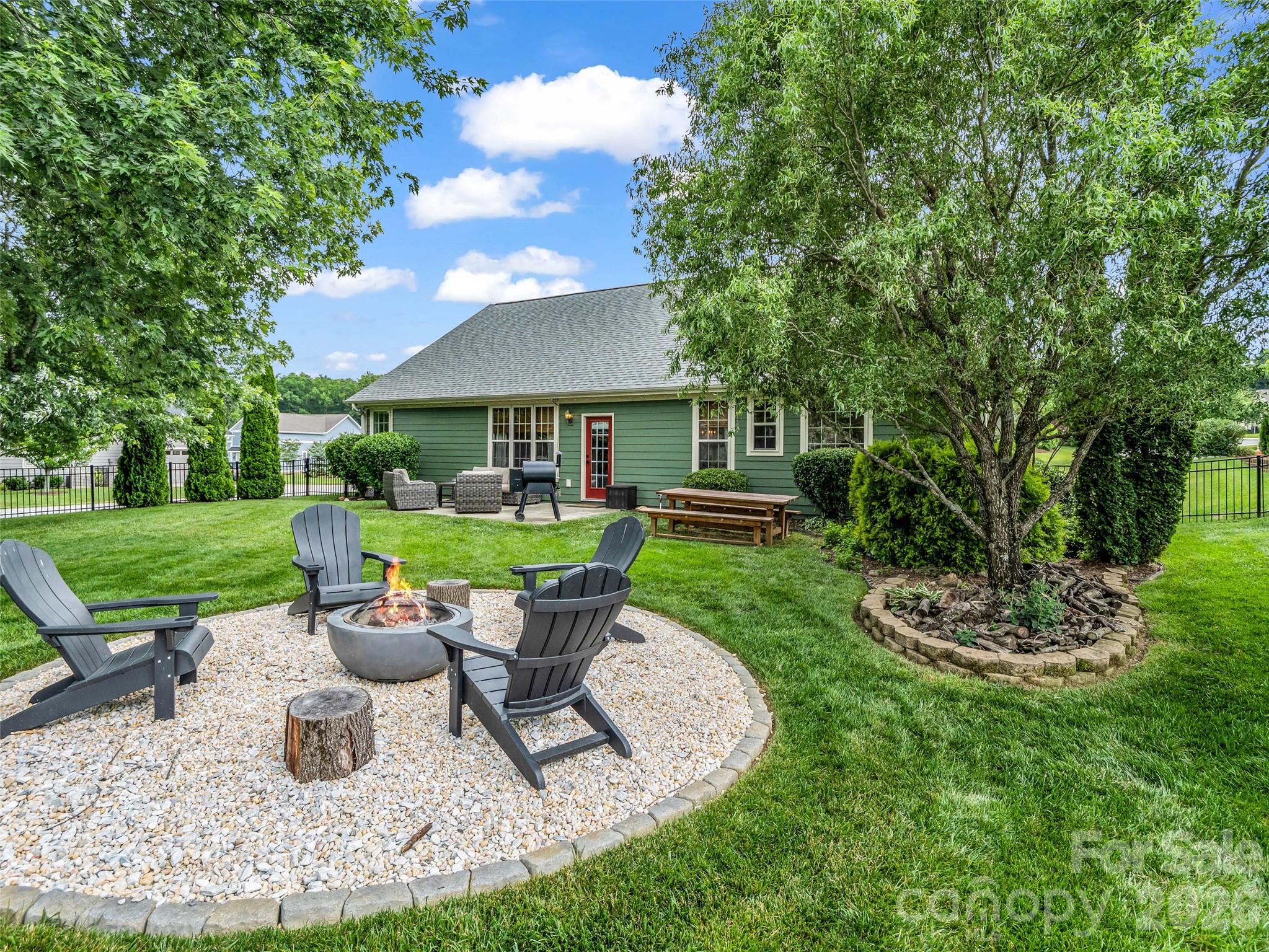 17 Black Iron Lane — Hendersonville