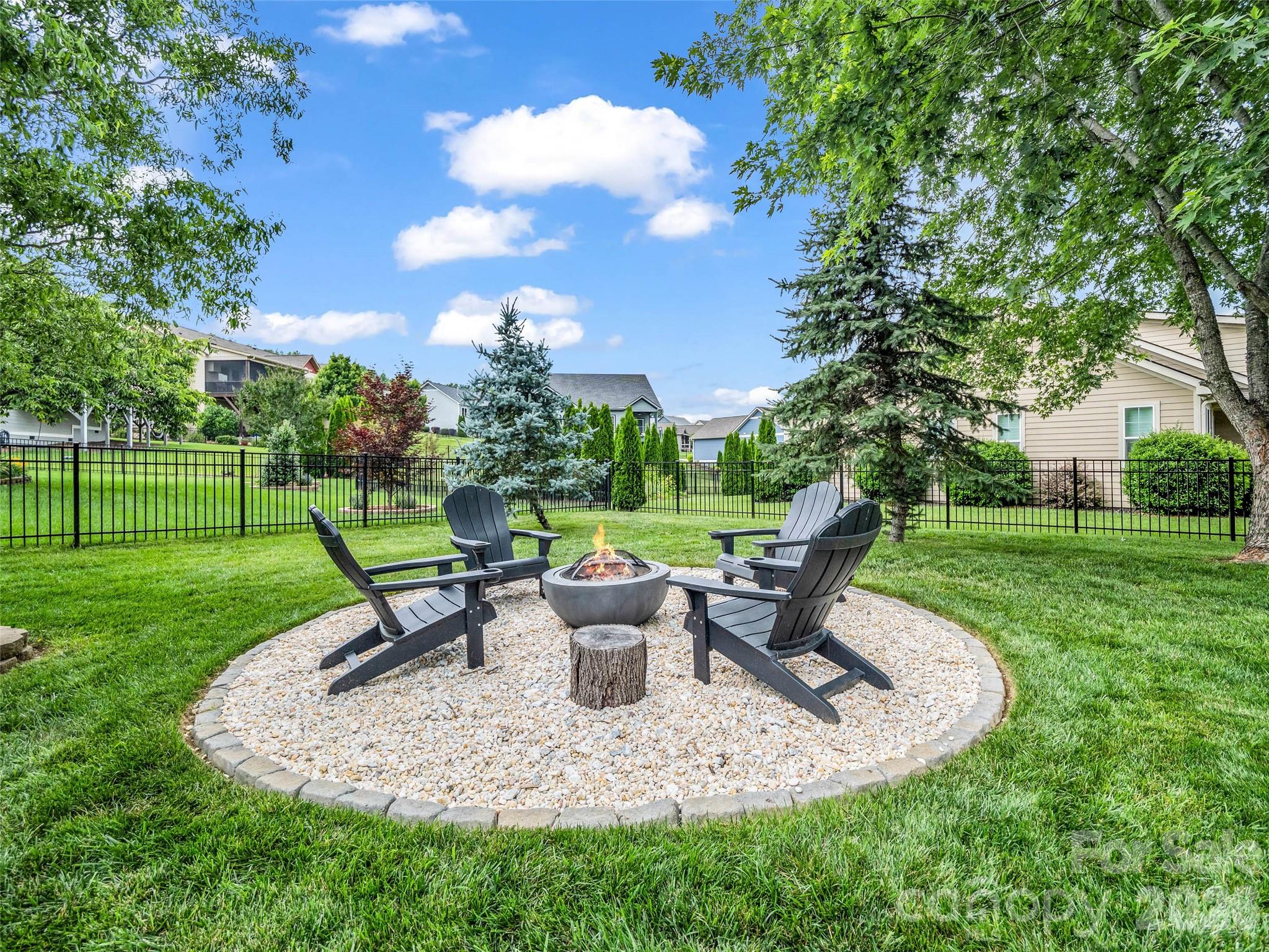 17 Black Iron Lane — Hendersonville