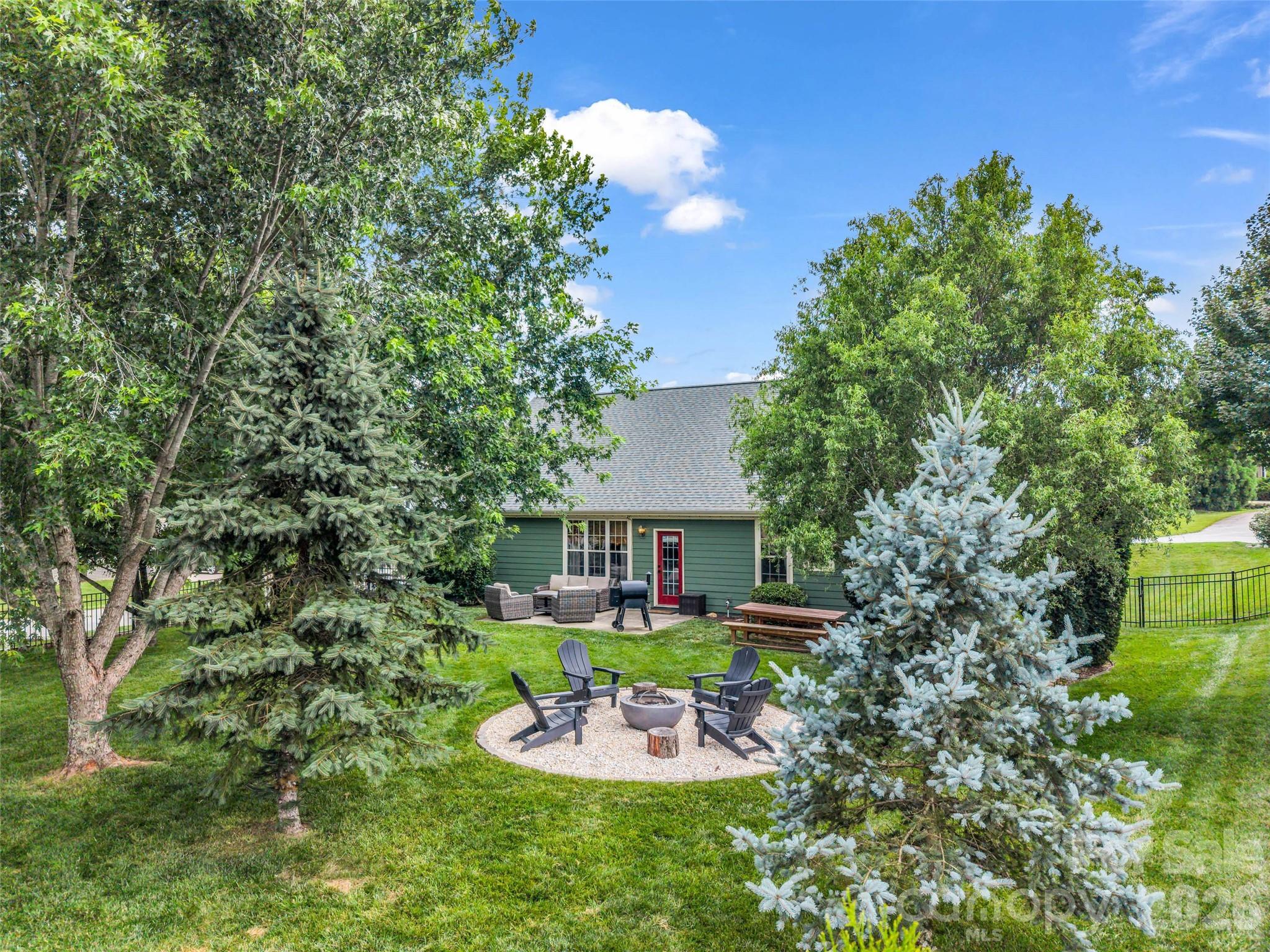17 Black Iron Lane — Hendersonville