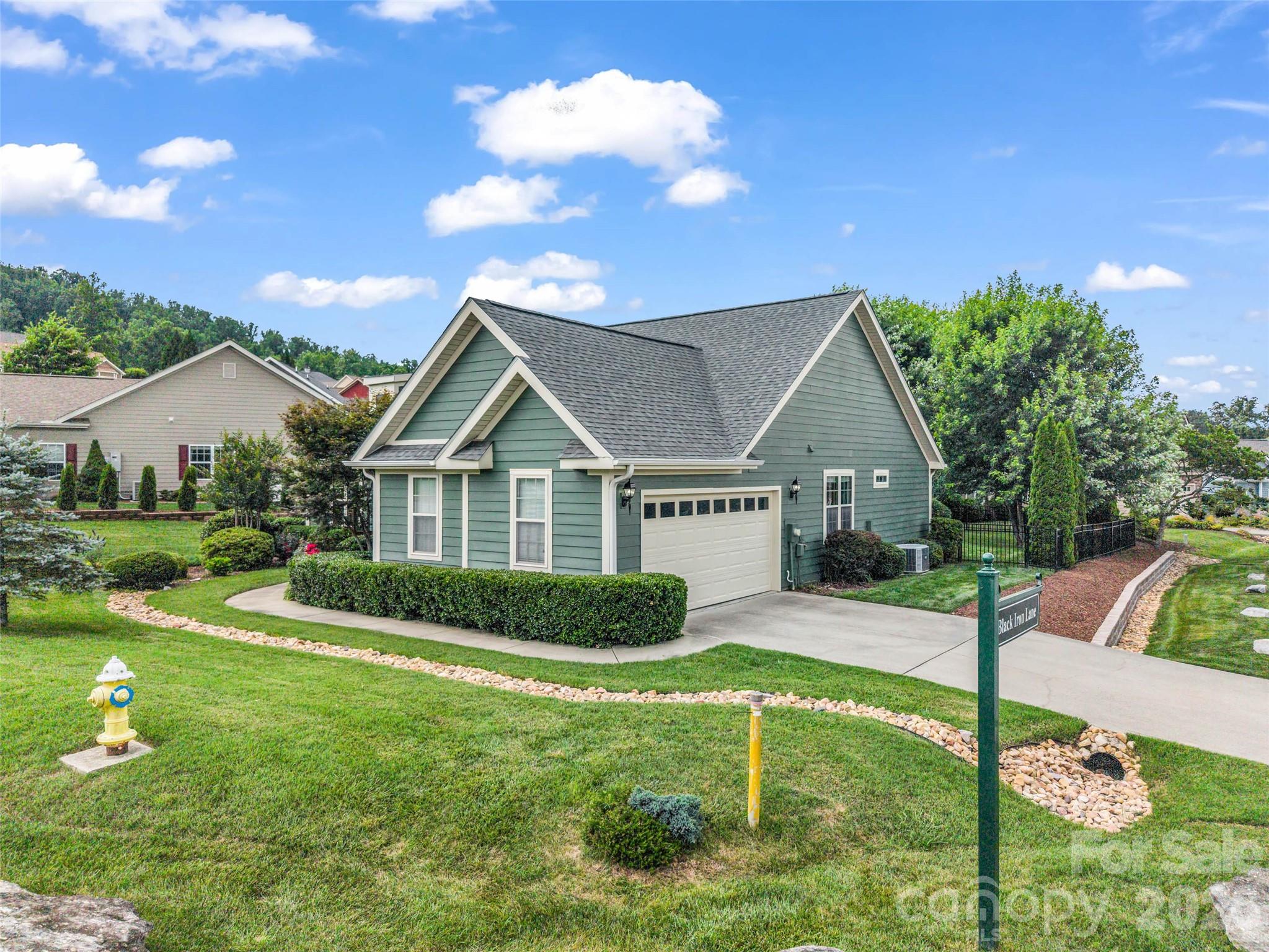 17 Black Iron Lane — Hendersonville