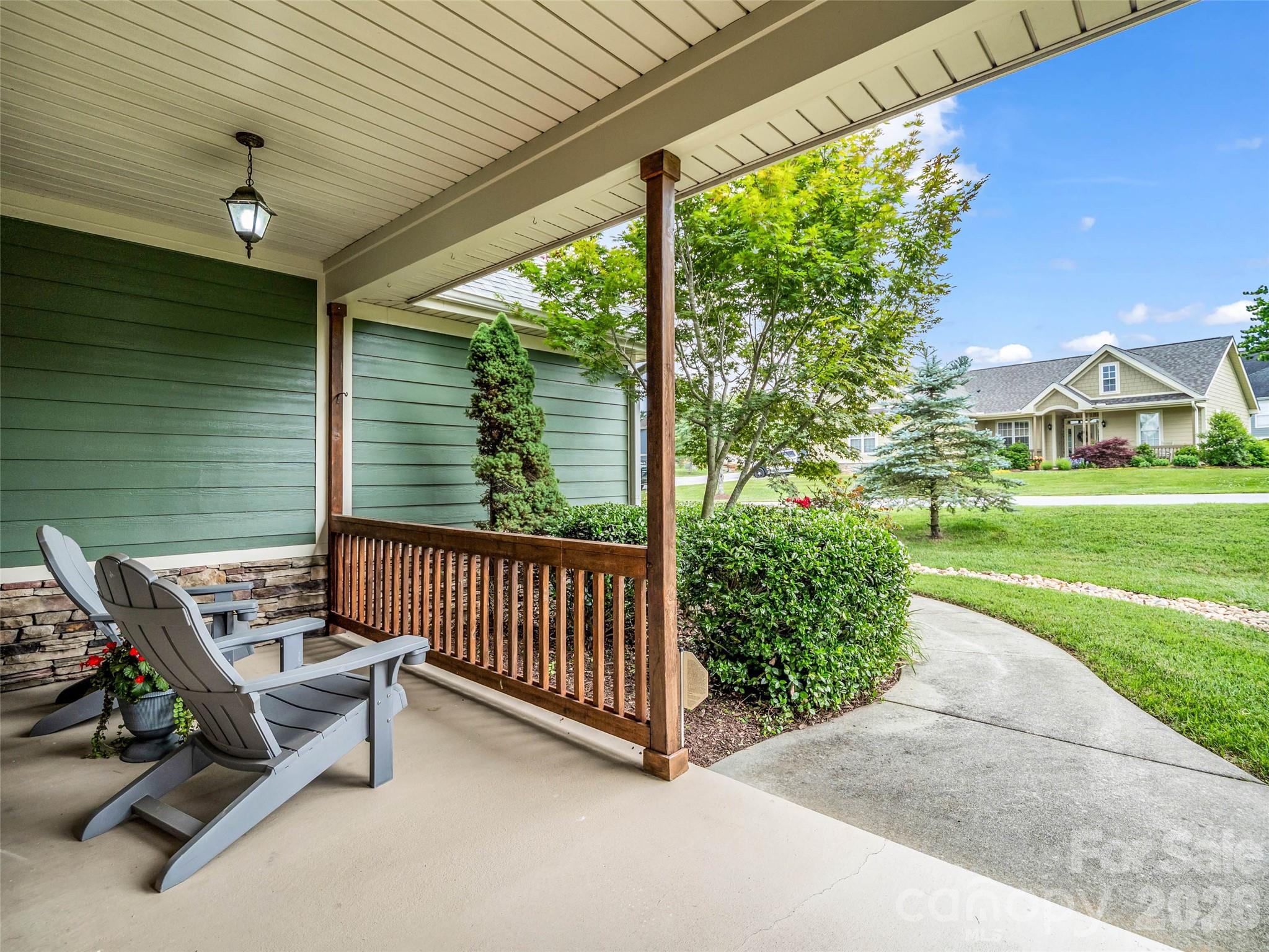 17 Black Iron Lane — Hendersonville