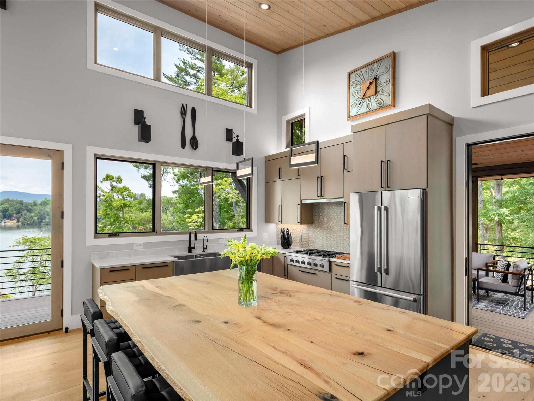 425 Dockside Drive — Nebo