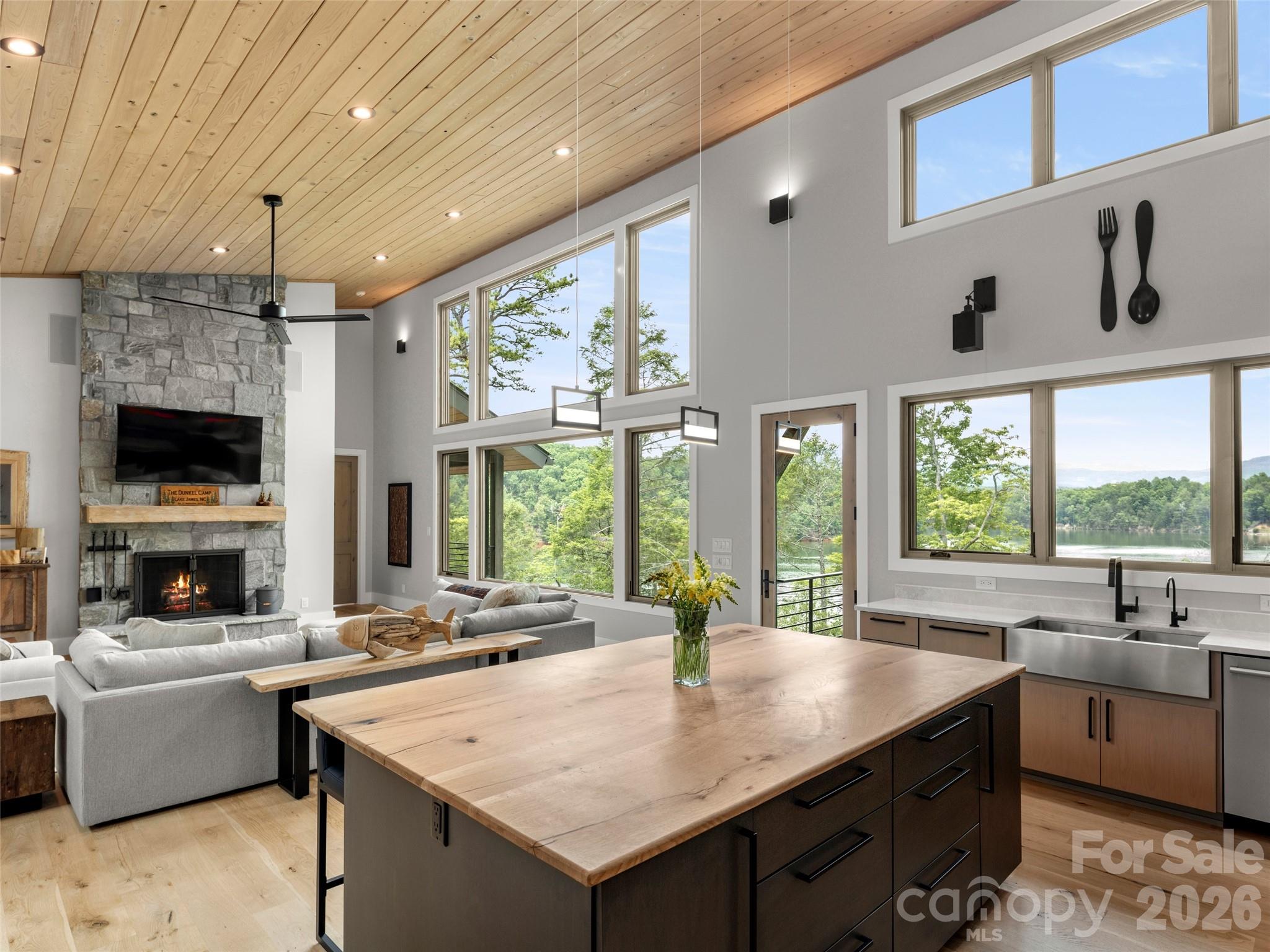 425 Dockside Drive — Nebo