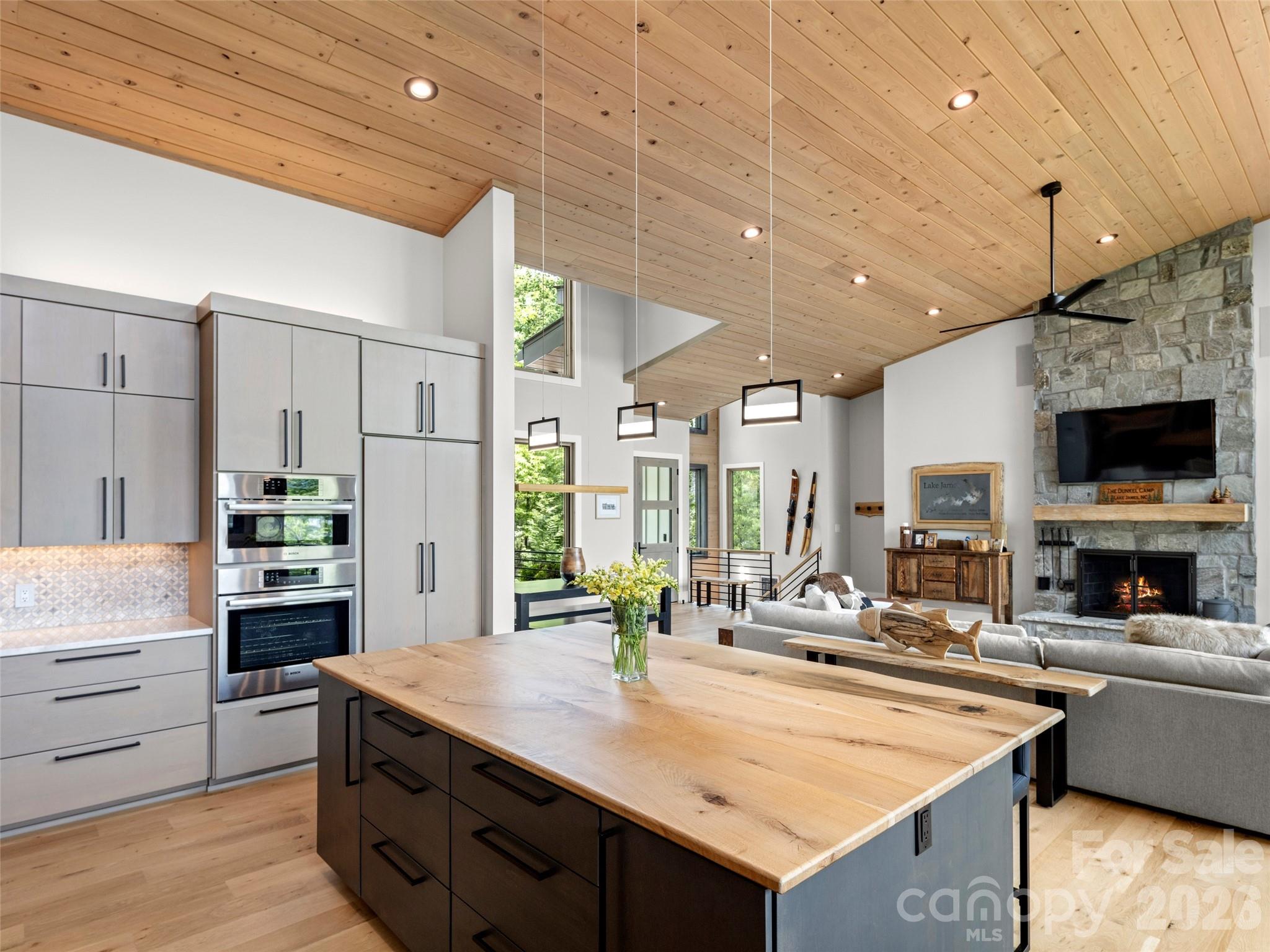 425 Dockside Drive — Nebo