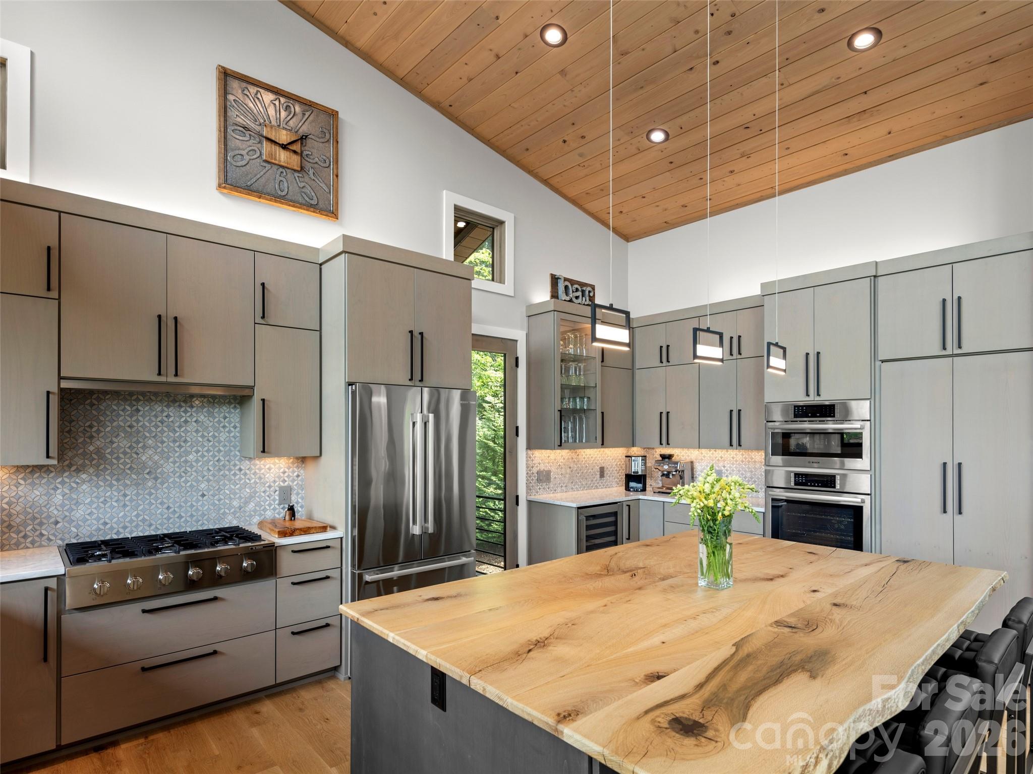 425 Dockside Drive — Nebo